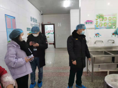 <b>保障师生饮食健康</b>